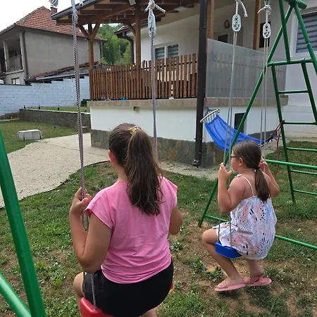 Hétvégi ház Seosko Domacinstvo Trajkovic Mladenovac (Pcinja)
